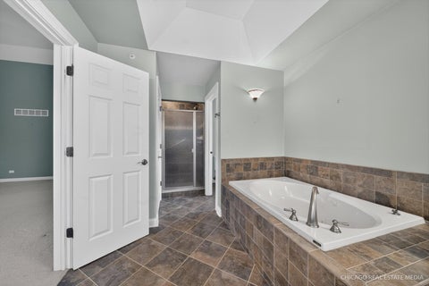 Tiny photo for 790 Parkview Court, Glen Ellyn, IL 60137 (MLS # 12787097)