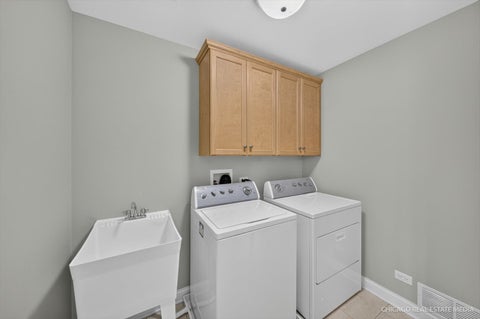 Tiny photo for 790 Parkview Court, Glen Ellyn, IL 60137 (MLS # 12787097)