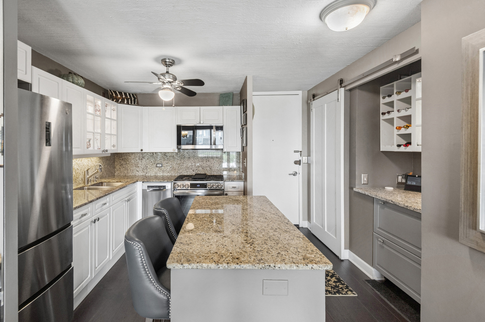 1960 N Lincoln Park West Avenue 1206