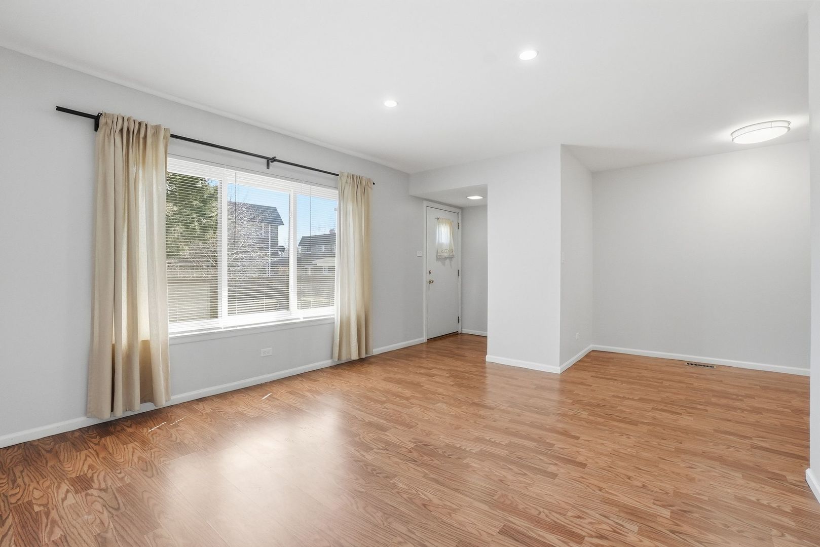 1S300 Stratford Lane