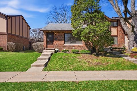 Photo of 1S300 Stratford Lane, Villa Park, IL 60181 (MLS # 12601548)