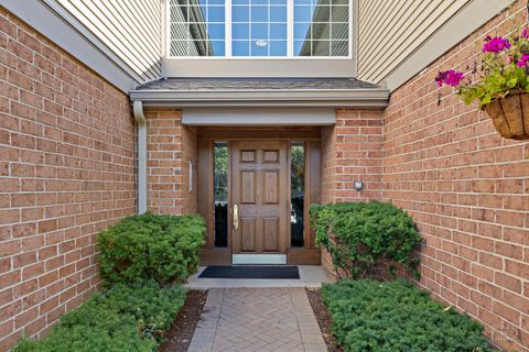 Photo of 100 white oak Court #3, Schaumburg, IL 60195 (MLS # 12454401)
