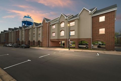 Photo of 245 Burlington Avenue #311, Clarendon Hills, IL 60514 (MLS # 12615989)