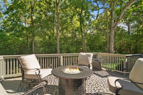 Tiny photo for 39 Warrington Drive, Lake Bluff, IL 60044 (MLS # 12496323)