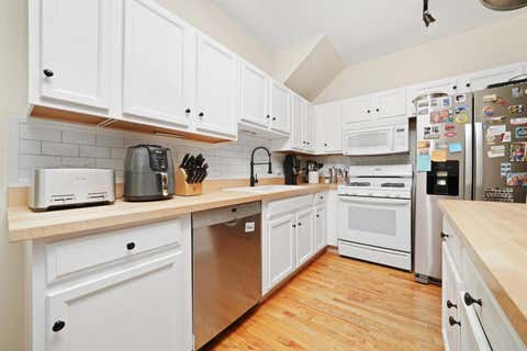 Tiny photo for 1834 Ridge Avenue #102, Evanston, IL 60201 (MLS # 12733039)