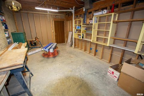 Tiny photo for 591 BreezyPointe Drive, Clinton, IA 52732 (MLS # QC4259920)