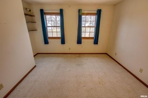 Tiny photo for 591 BreezyPointe Drive, Clinton, IA 52732 (MLS # QC4259920)