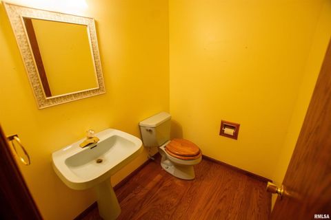 Tiny photo for 591 BreezyPointe Drive, Clinton, IA 52732 (MLS # QC4259920)