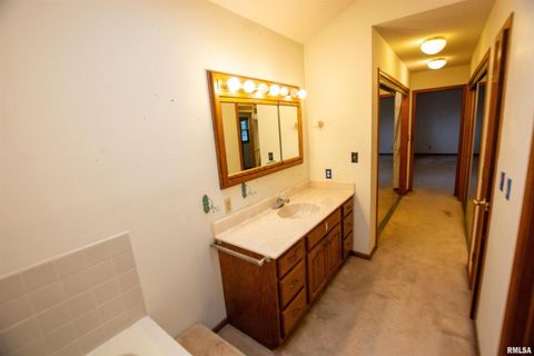 Tiny photo for 591 BreezyPointe Drive, Clinton, IA 52732 (MLS # QC4259920)