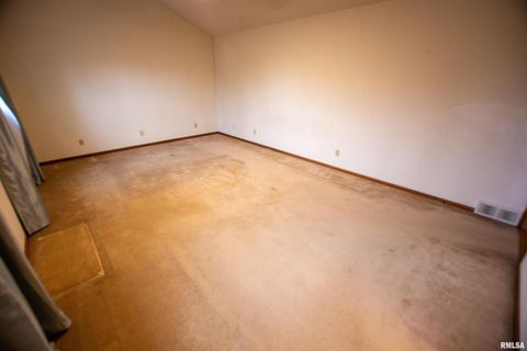 Tiny photo for 591 BreezyPointe Drive, Clinton, IA 52732 (MLS # QC4259920)