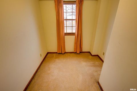 Tiny photo for 591 BreezyPointe Drive, Clinton, IA 52732 (MLS # QC4259920)