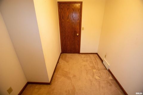 Tiny photo for 591 BreezyPointe Drive, Clinton, IA 52732 (MLS # QC4259920)