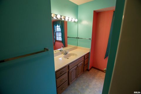 Tiny photo for 591 BreezyPointe Drive, Clinton, IA 52732 (MLS # QC4259920)