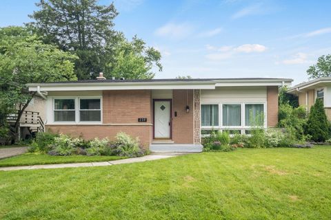 Photo of 239 Kilpatrick Avenue, Wilmette, IL 60091 (MLS # 12696349)