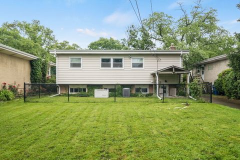 Tiny photo for 239 Kilpatrick Avenue, Wilmette, IL 60091 (MLS # 12696349)