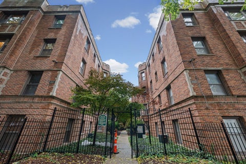 Photo of 1654 W FARWELL Avenue #GJ, Chicago, IL 60626 (MLS # 12776926)