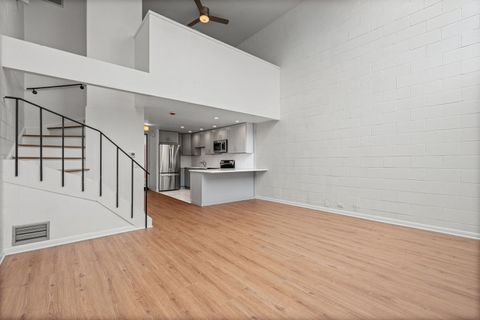 Tiny photo for 1531 N Sandburg Terrace, Chicago, IL 60610 (MLS # 12482537)