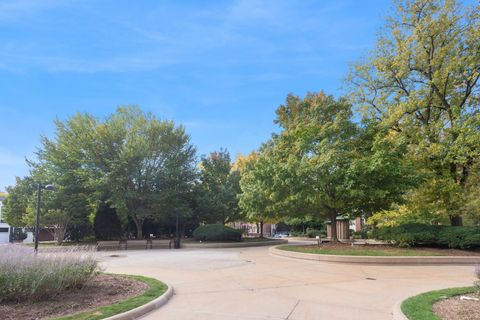 Tiny photo for 1531 N Sandburg Terrace, Chicago, IL 60610 (MLS # 12482537)