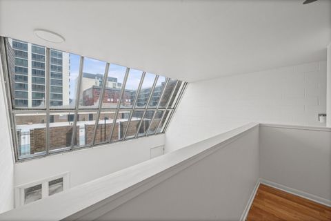 Tiny photo for 1531 N Sandburg Terrace, Chicago, IL 60610 (MLS # 12482537)