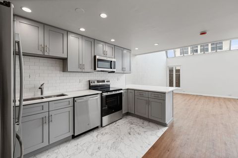Tiny photo for 1531 N Sandburg Terrace, Chicago, IL 60610 (MLS # 12482537)