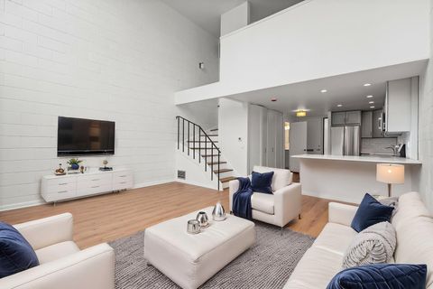 Tiny photo for 1531 N Sandburg Terrace, Chicago, IL 60610 (MLS # 12482537)