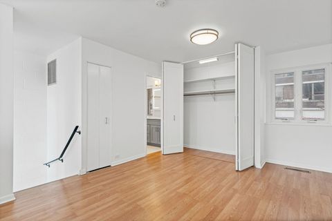 Tiny photo for 1531 N Sandburg Terrace, Chicago, IL 60610 (MLS # 12482537)