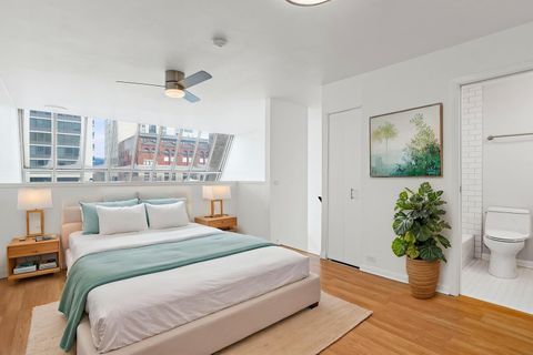 Tiny photo for 1531 N Sandburg Terrace, Chicago, IL 60610 (MLS # 12482537)