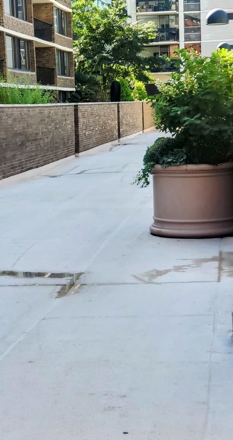 Tiny photo for 1531 N Sandburg Terrace, Chicago, IL 60610 (MLS # 12482537)