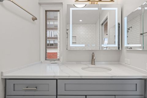 Tiny photo for 1531 N Sandburg Terrace, Chicago, IL 60610 (MLS # 12482537)