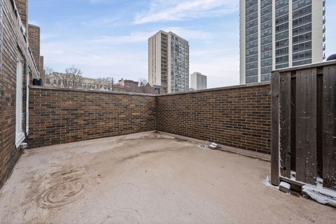 Tiny photo for 1531 N Sandburg Terrace, Chicago, IL 60610 (MLS # 12482537)