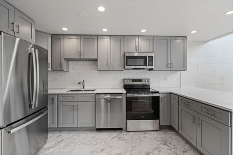 Tiny photo for 1531 N Sandburg Terrace, Chicago, IL 60610 (MLS # 12482537)