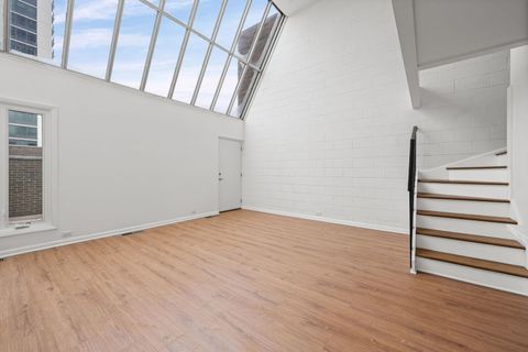 Tiny photo for 1531 N Sandburg Terrace, Chicago, IL 60610 (MLS # 12482537)