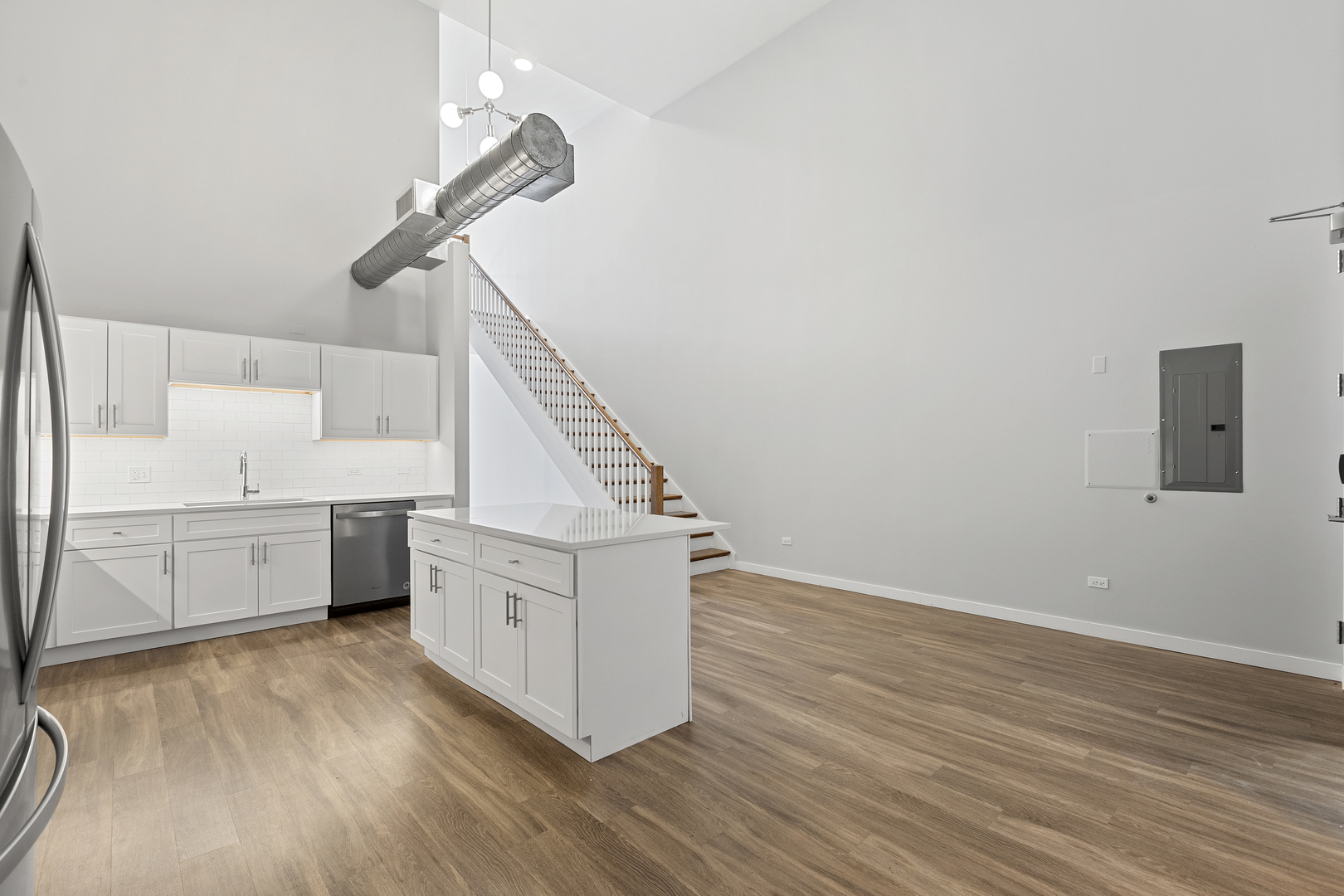 1900 W Lawrence Avenue 211