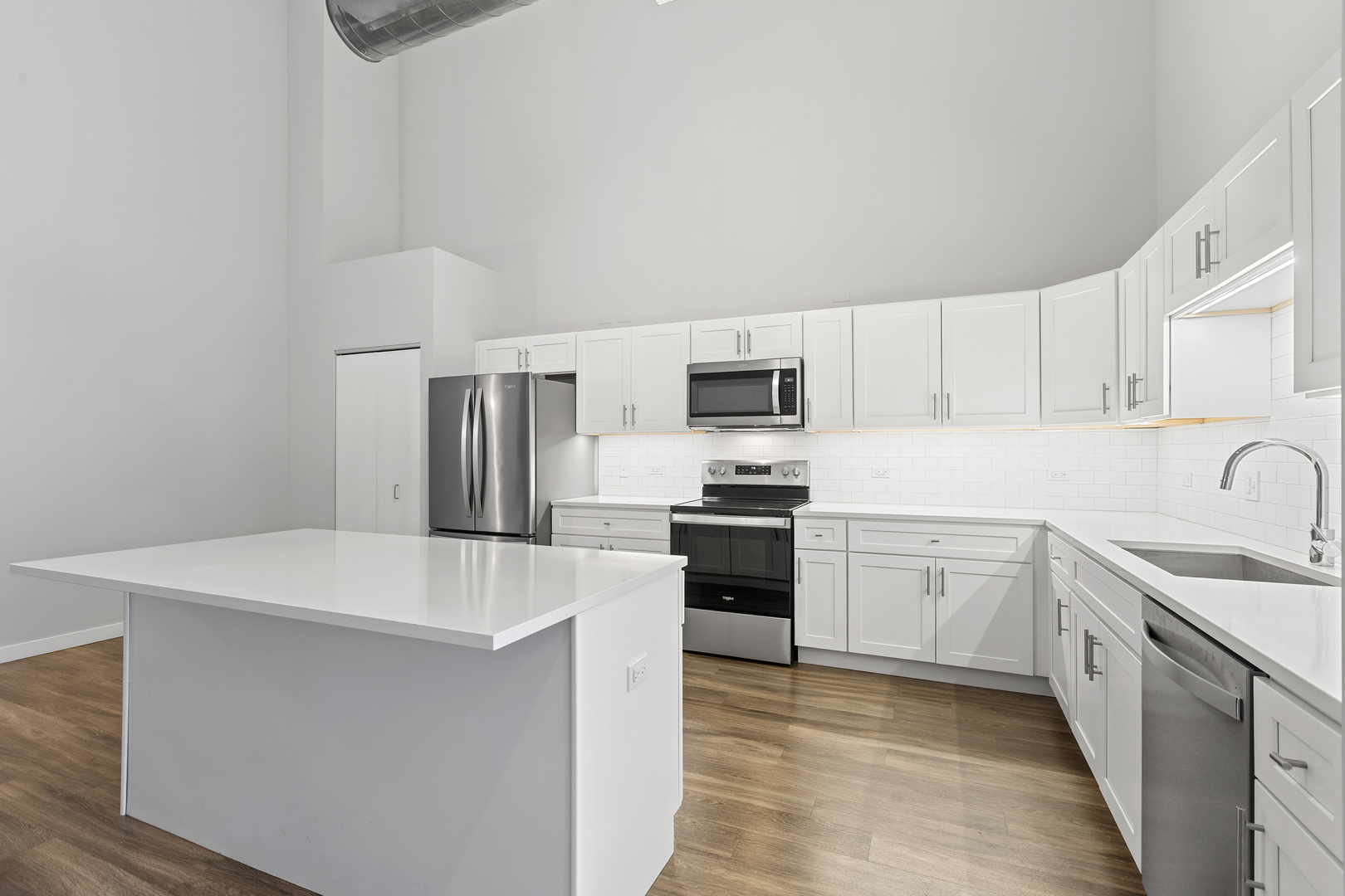1900 W Lawrence Avenue 211