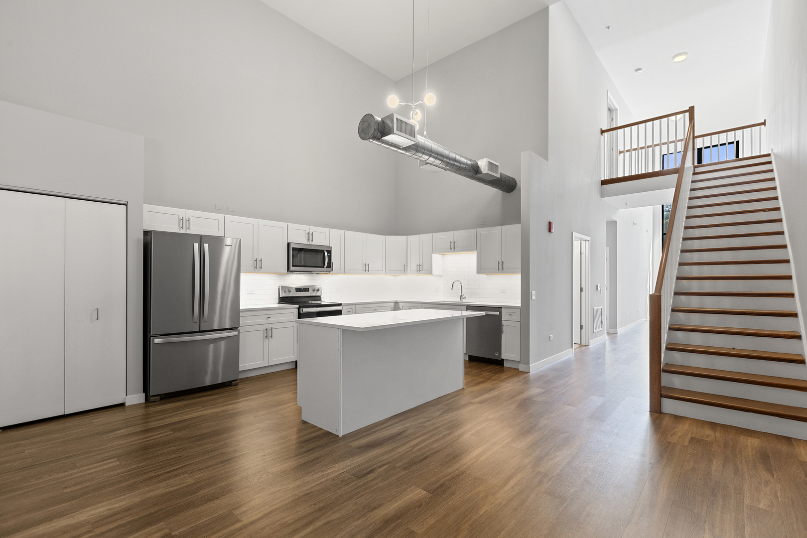 1900 W Lawrence Avenue 211