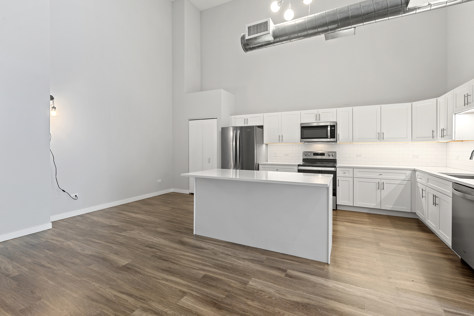 1900 W Lawrence Avenue 211