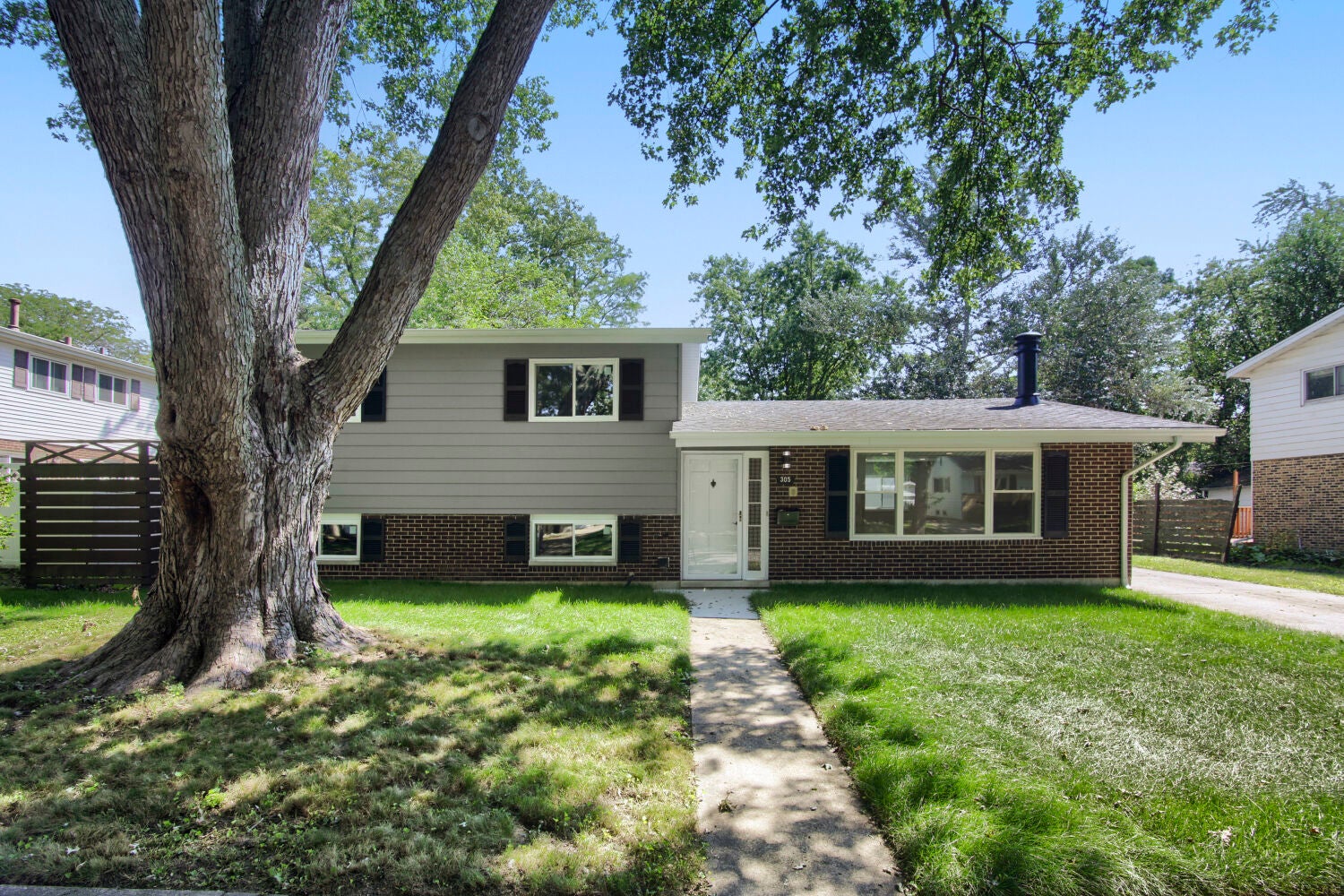 305 Jackson Street - Photo 2