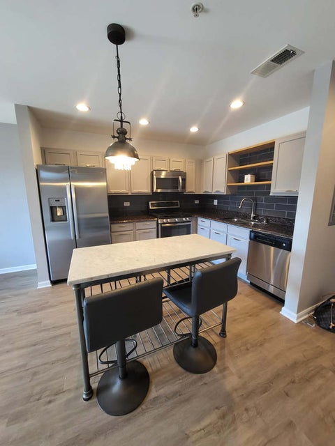 Tiny photo for 300 Village Circle #404, Willow Springs, IL 60480 (MLS # 12778215)