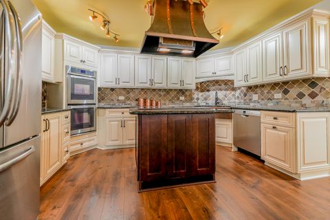 Tiny photo for 1401 Burr Oak Road #108B, Hinsdale, IL 60521 (MLS # 12418371)