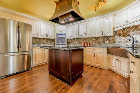 Tiny photo for 1401 Burr Oak Road #108B, Hinsdale, IL 60521 (MLS # 12418371)