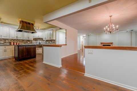 Tiny photo for 1401 Burr Oak Road #108B, Hinsdale, IL 60521 (MLS # 12418371)