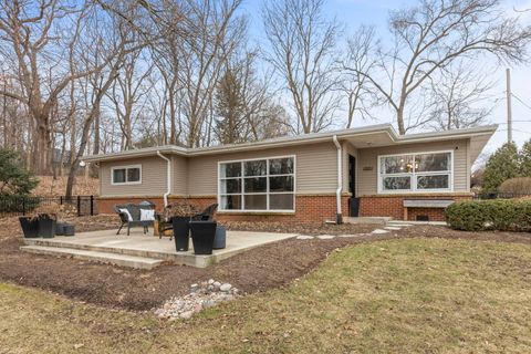 Tiny photo for 1001 Geneva Road, St. Charles, IL 60174 (MLS # 12565251)
