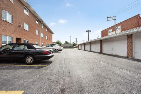 A home in OAK LAWN