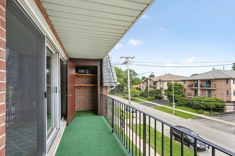 A home in OAK LAWN