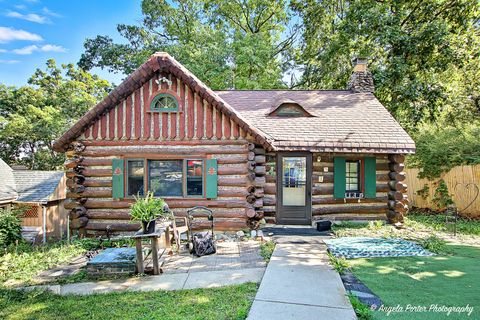 Photo of 312 N Cresthill Avenue, McHenry, IL 60051 (MLS # 12490308)