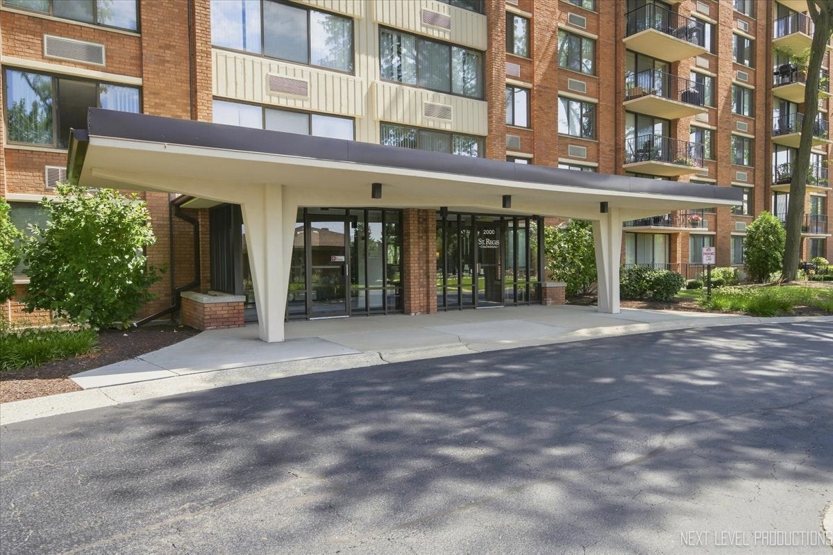 2000 Saint Regis Drive 6F