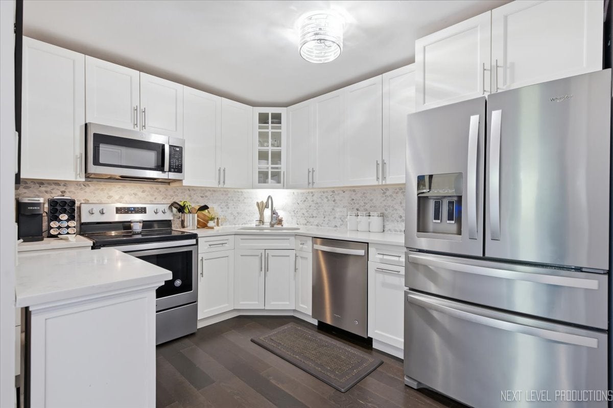 2000 Saint Regis Drive 6F