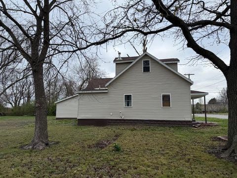 Tiny photo for 111 E Peach Street, Centralia, IL 62801 (MLS # 12603898)