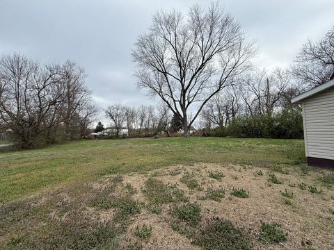 Tiny photo for 111 E Peach Street, Centralia, IL 62801 (MLS # 12603898)