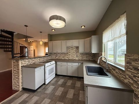 Tiny photo for 111 E Peach Street, Centralia, IL 62801 (MLS # 12603898)